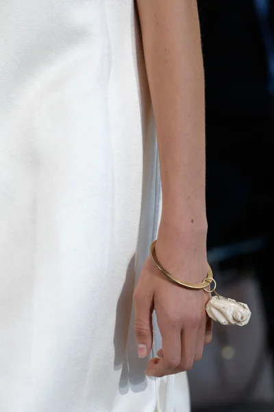 Look 10